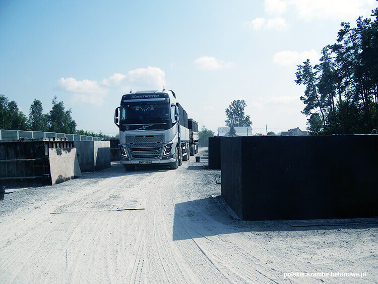 Transport szamb betonowych  w Działoszynie